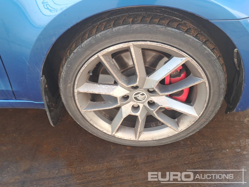 سيارة 2014 Skoda Octavia: صور 12