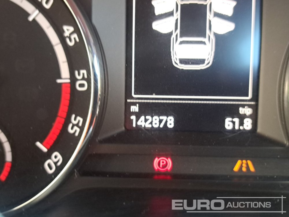 سيارة 2014 Skoda Octavia: صور 48