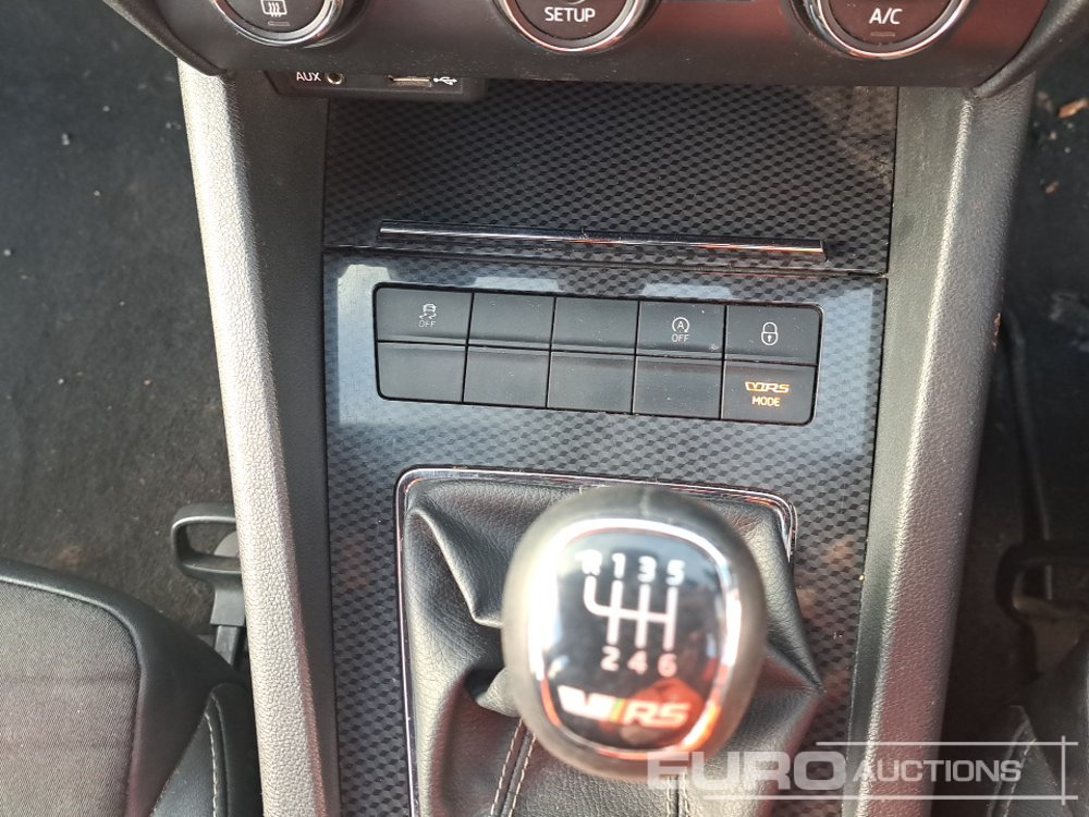 سيارة 2014 Skoda Octavia: صور 36