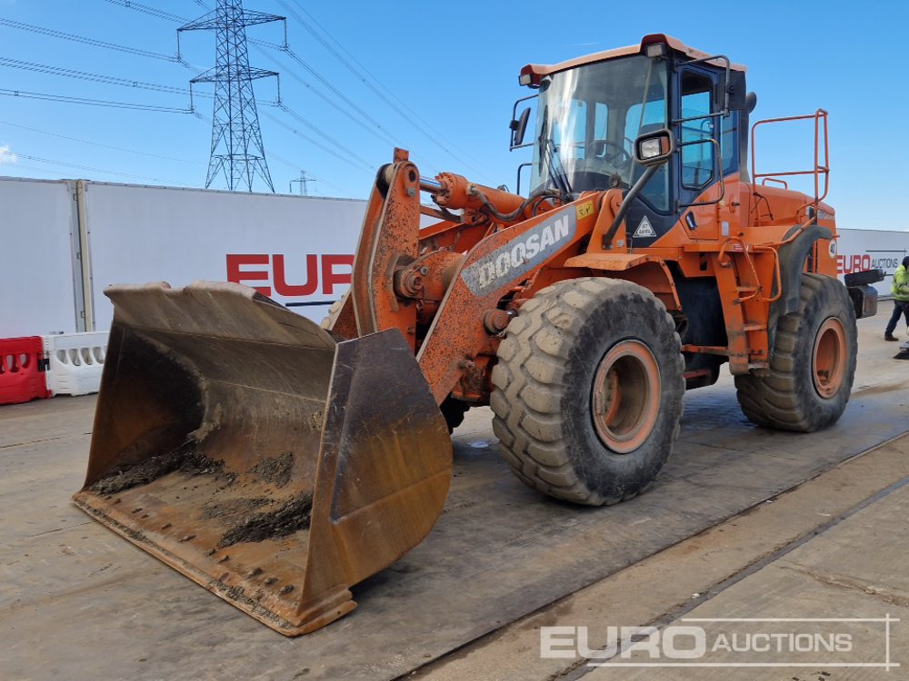 2015 Doosan DL300-3 - اللودر بعجل: صور 1 2015 Doosan DL300-3 - اللودر بعجل: صور 1