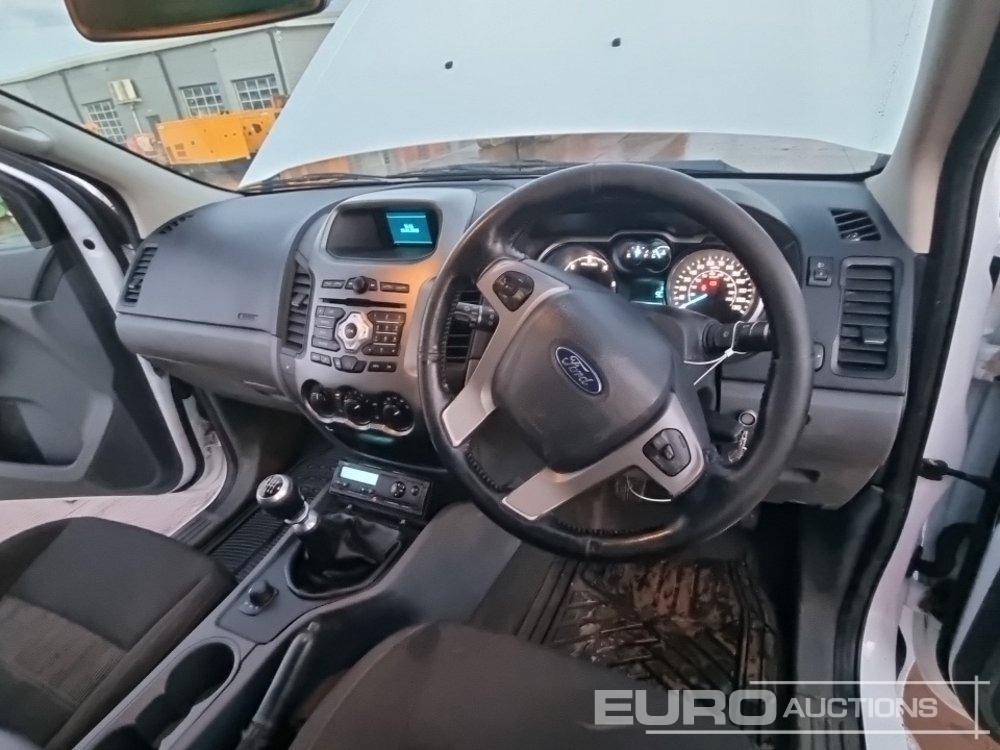 شاحنة البيك أب 2015 Ford Ranger: صور 30