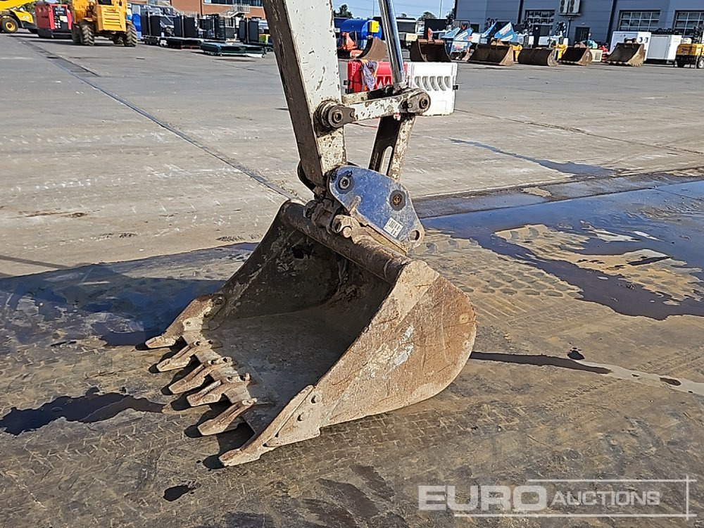 حفارة مصغرة 2015 Takeuchi TB260: صور 15