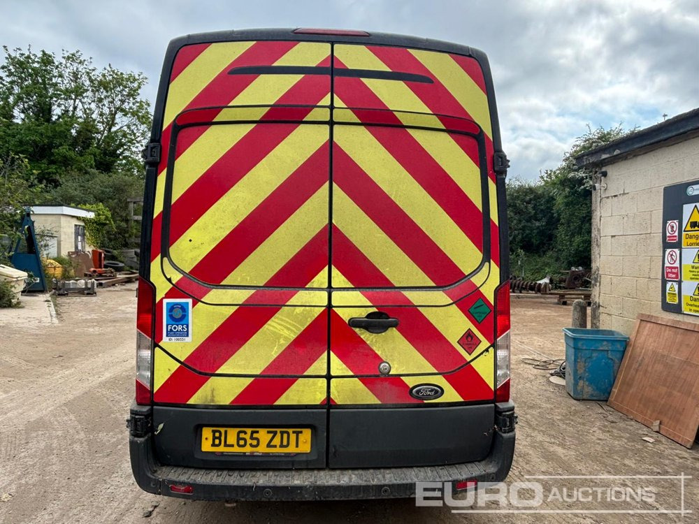2016 Ford Transit 350 - الشاحنات الصغيرة: صور 3 2016 Ford Transit 350 - الشاحنات الصغيرة: صور 3