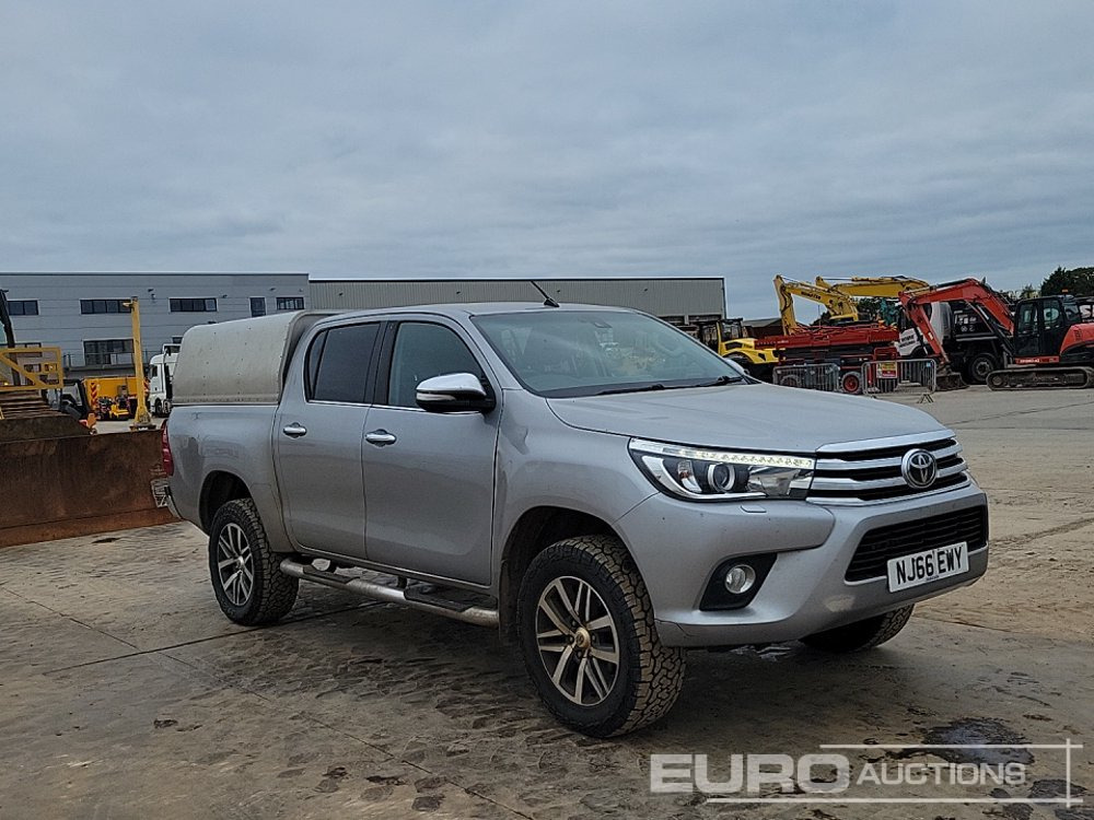 شاحنة البيك أب 2016 Toyota Hilux Invincible: صور 7