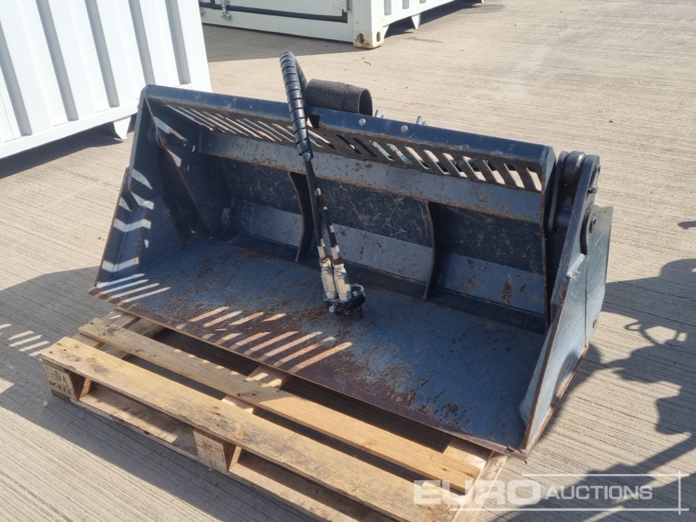 2018 Avant 56" Hydraulic 4 in 1 Bucket to suit Compact Wheeled Loader - بكت: صور 1 2018 Avant 56" Hydraulic 4 in 1 Bucket to suit Compact Wheeled Loader - بكت: صور 1