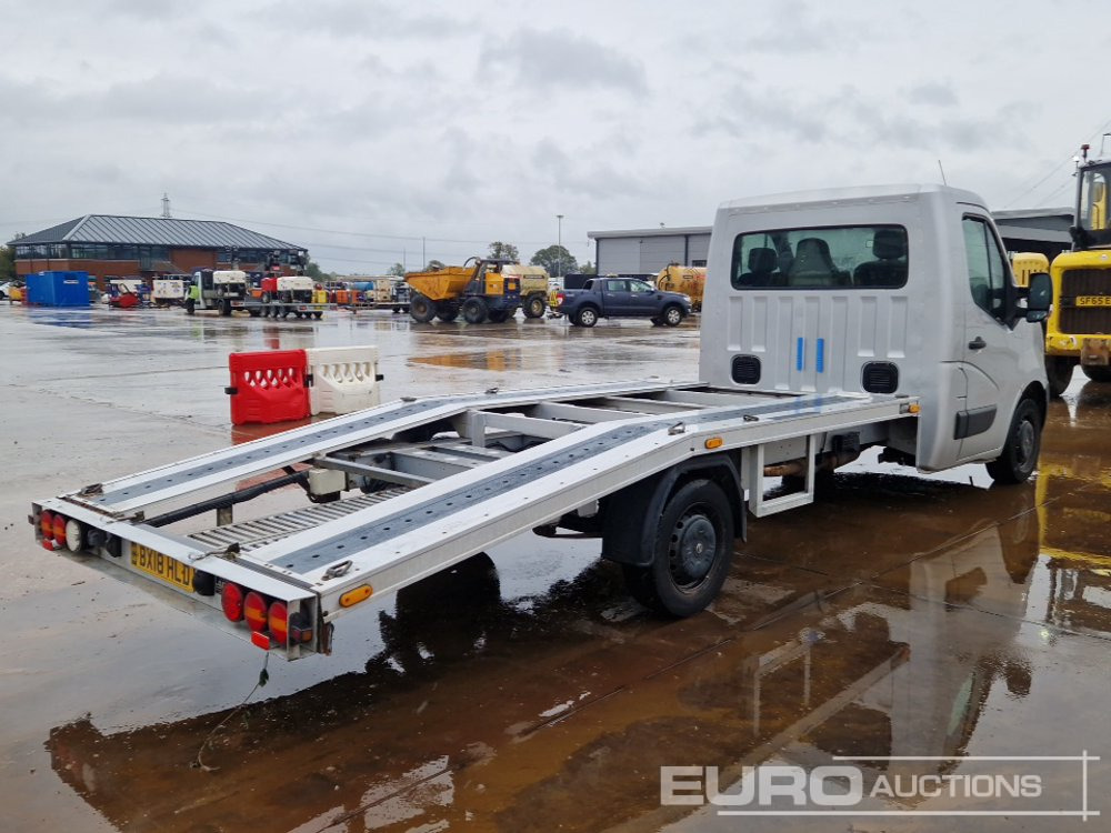 2018 Nissan NV400 - الشاحنات الصغيرة المسطحة: صور 5 2018 Nissan NV400 - الشاحنات الصغيرة المسطحة: صور 5