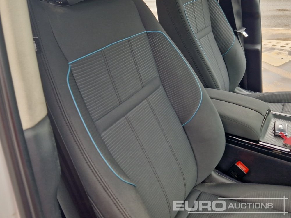 سيارة دفع رباعي 2019 Range Rover Evoque: صور 32