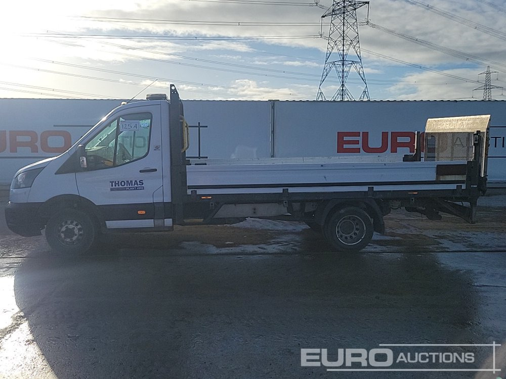 2020 Ford Transit 350 - الشاحنات الصغيرة المسطحة: صور 2 2020 Ford Transit 350 - الشاحنات الصغيرة المسطحة: صور 2