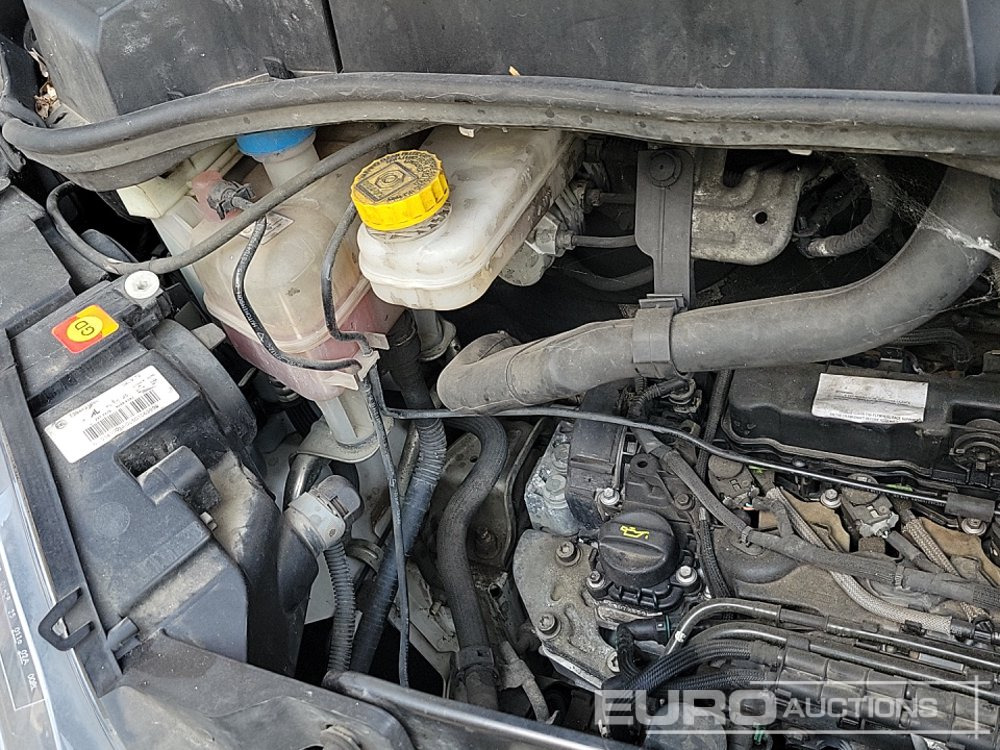 الشاحنات الصغيرة المسطحة 2020 Peugeot Boxer 335: صور 19