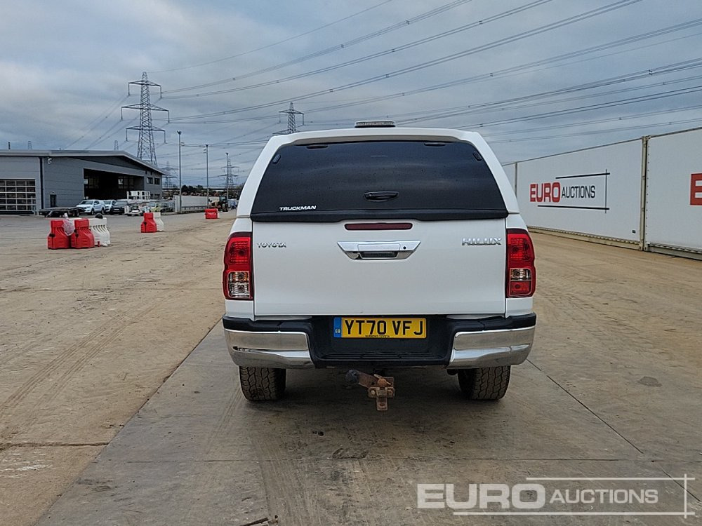 2020 Toyota Hilux Icon - شاحنة البيك أب: صور 4 2020 Toyota Hilux Icon - شاحنة البيك أب: صور 4