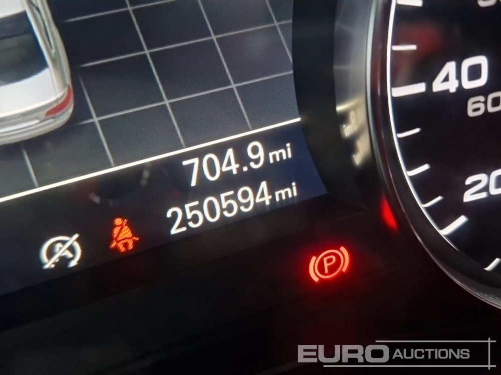 سيارة 2021 Audi A6: صور 46