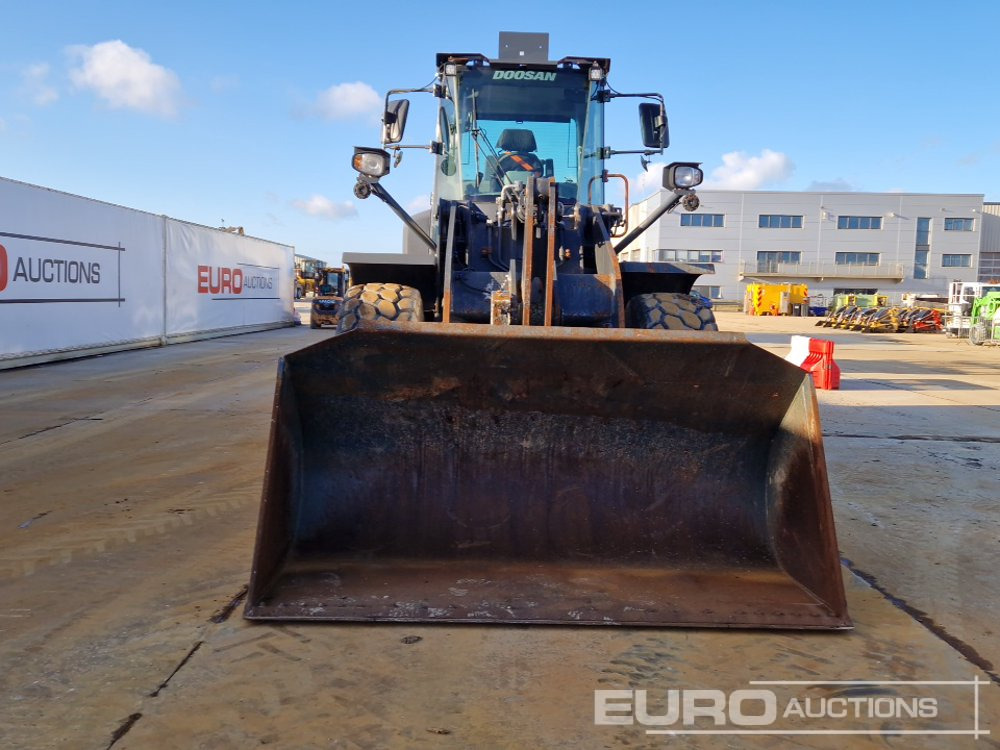 اللودر بعجل 2021 Doosan DL220-7: صور 8