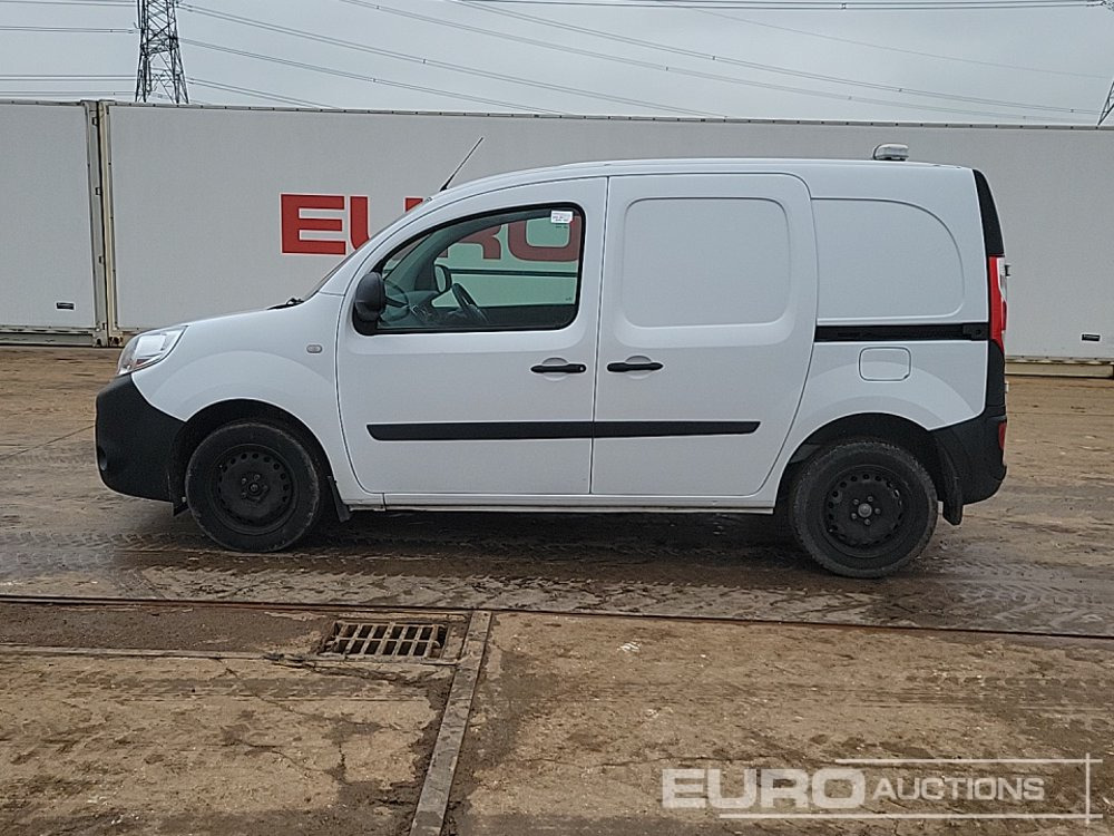 2021 Nissan NV250 - الشاحنات الصغيرة: صور 2 2021 Nissan NV250 - الشاحنات الصغيرة: صور 2