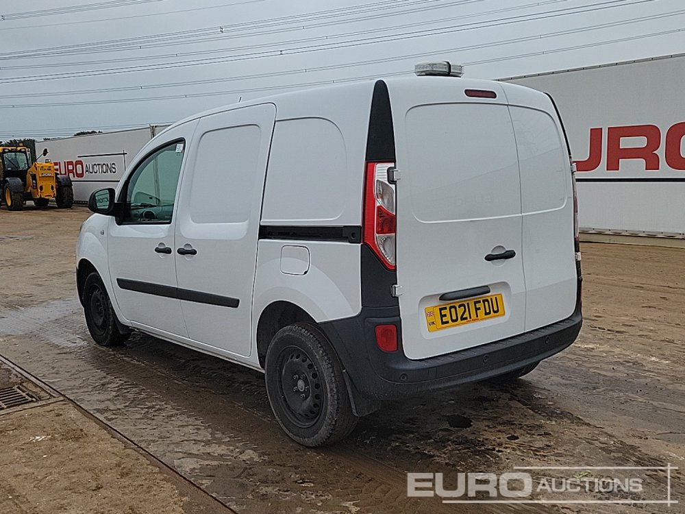 2021 Nissan NV250 - الشاحنات الصغيرة: صور 3 2021 Nissan NV250 - الشاحنات الصغيرة: صور 3
