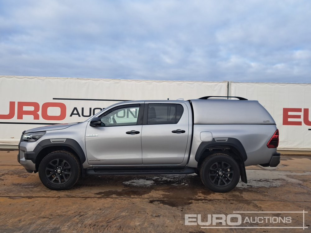 2022 Toyota Hilux Invincible X - شاحنة البيك أب: صور 2 2022 Toyota Hilux Invincible X - شاحنة البيك أب: صور 2
