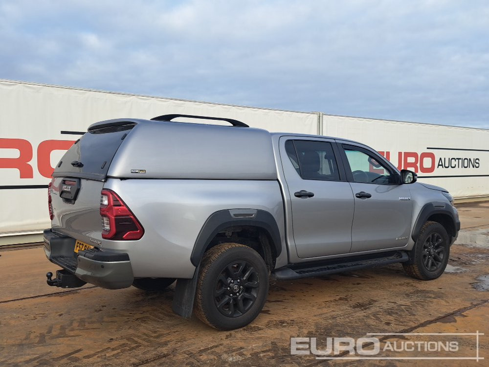 2022 Toyota Hilux Invincible X - شاحنة البيك أب: صور 5 2022 Toyota Hilux Invincible X - شاحنة البيك أب: صور 5