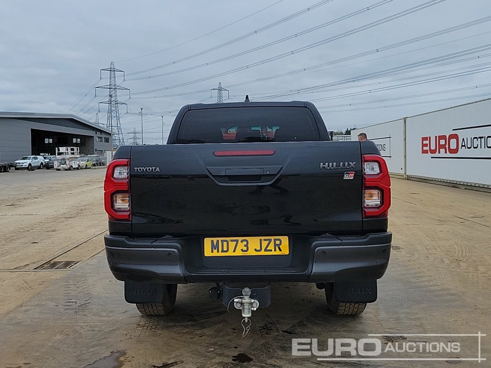 2023 Toyota Hilux GR Sport - شاحنة البيك أب: صور 4 2023 Toyota Hilux GR Sport - شاحنة البيك أب: صور 4