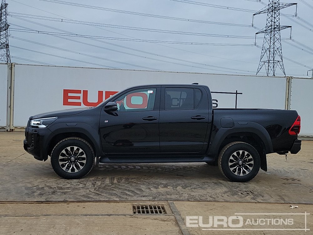 2023 Toyota Hilux GR Sport - شاحنة البيك أب: صور 2 2023 Toyota Hilux GR Sport - شاحنة البيك أب: صور 2