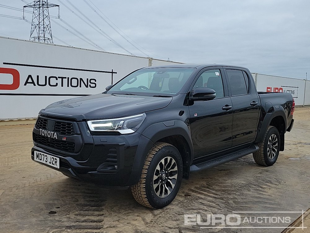 2023 Toyota Hilux GR Sport - شاحنة البيك أب: صور 1 2023 Toyota Hilux GR Sport - شاحنة البيك أب: صور 1
