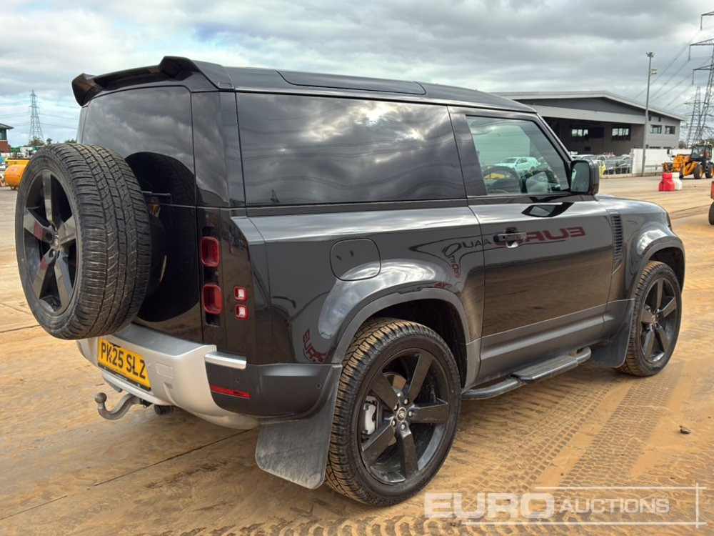 2025 Land Rover Defender - سيارة دفع رباعي: صور 5 2025 Land Rover Defender - سيارة دفع رباعي: صور 5