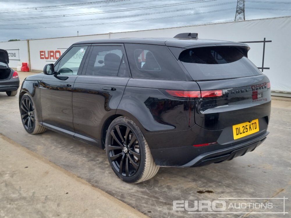 2025 Land Rover Range Rover Sport - سيارة دفع رباعي: صور 3 2025 Land Rover Range Rover Sport - سيارة دفع رباعي: صور 3