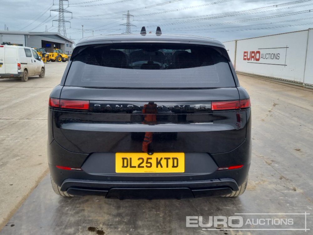 2025 Land Rover Range Rover Sport - سيارة دفع رباعي: صور 4 2025 Land Rover Range Rover Sport - سيارة دفع رباعي: صور 4