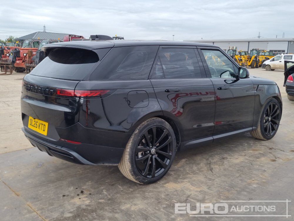 2025 Land Rover Range Rover Sport - سيارة دفع رباعي: صور 5 2025 Land Rover Range Rover Sport - سيارة دفع رباعي: صور 5