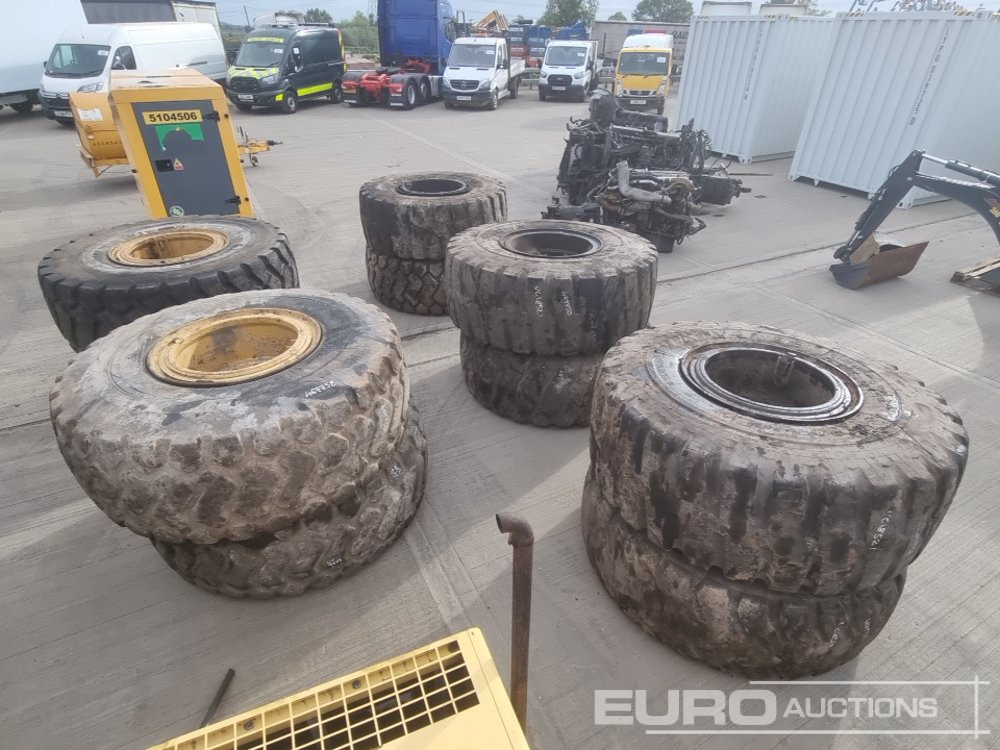 23.5R25 Tyre & Rim (10 of) - الإطارات: صور 1 23.5R25 Tyre & Rim (10 of) - الإطارات: صور 1