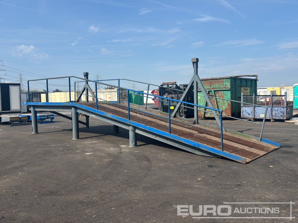 30' x 8' Loading Ramp - منحدر تحميل: صور 3 30' x 8' Loading Ramp - منحدر تحميل: صور 3