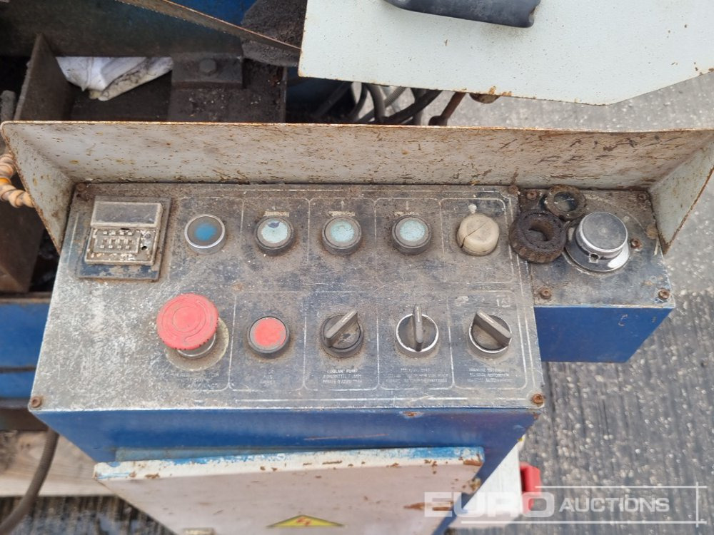 معدات البناء 415 Volt Band Saw: صور 19
