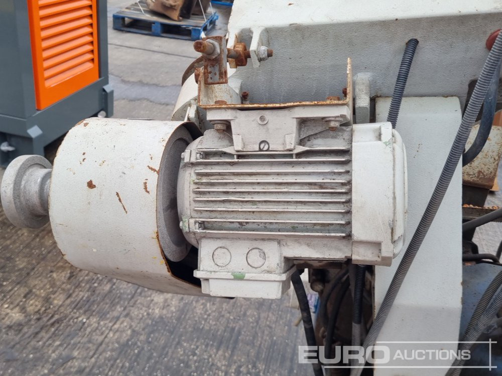 معدات البناء 415 Volt Band Saw: صور 17