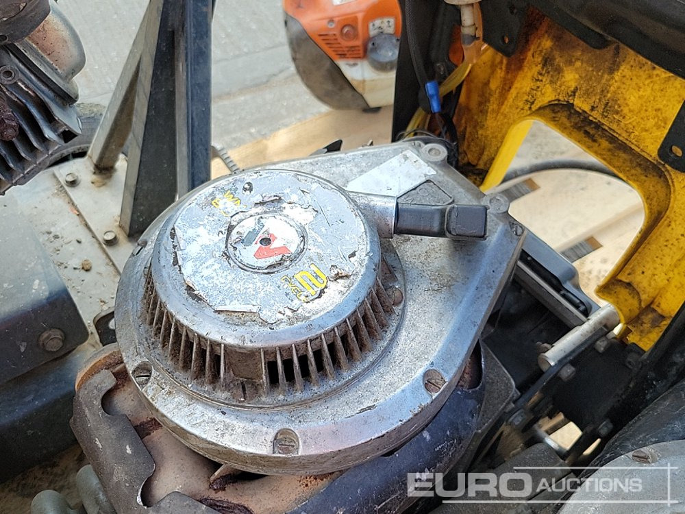 آلة أسفلت Belle CSXA01 Petrol Road Saw, Honda Engine, Wacker Neuson BS60-2 Petrol Trench Compactor (2 of), Stihl TS 480i Petrol Quick Cut Saw (2 of): صور 31