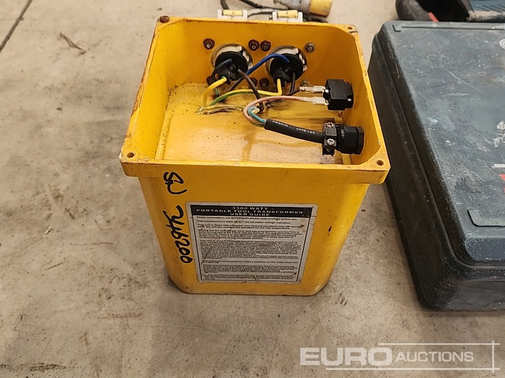 معدات البناء Bosch GBH 4 DFE 110 Volt Multi Drill & 110 Volt Transformer (2 of) (Spares): صور 7