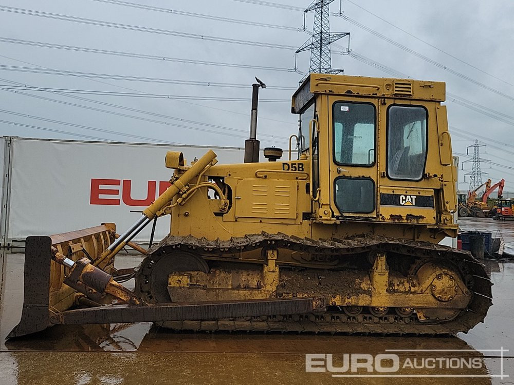 CAT D5B - بلدوزر: صور 2 CAT D5B - بلدوزر: صور 2