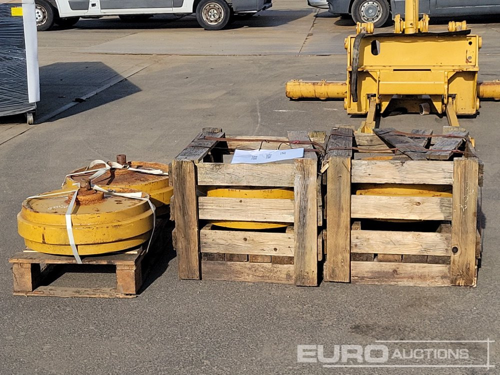 CAT Idler to suit Dozer (4 of) - قطع الغيار: صور 2 CAT Idler to suit Dozer (4 of) - قطع الغيار: صور 2