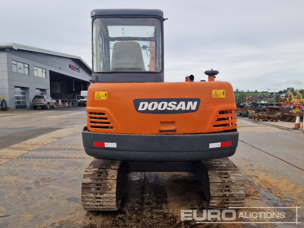 Doosan DH55-V - حفارة مصغرة: صور 4 Doosan DH55-V - حفارة مصغرة: صور 4