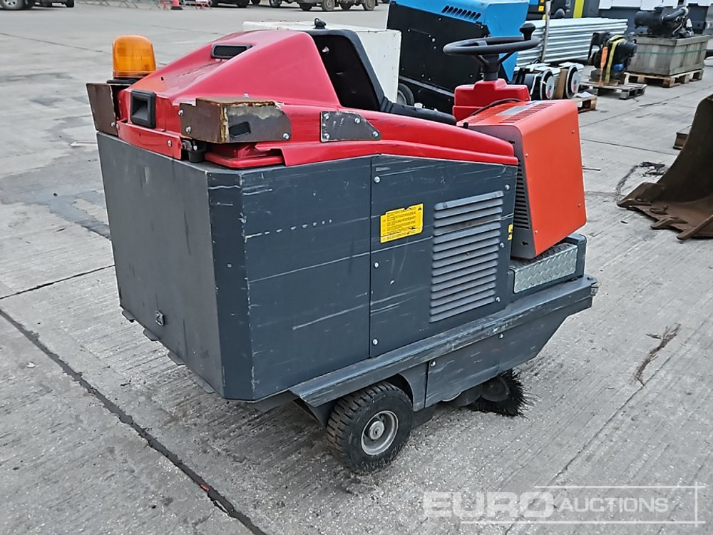 Electric Ride on Floor Sweeper, Charger - عربة جولف: صور 5 Electric Ride on Floor Sweeper, Charger - عربة جولف: صور 5