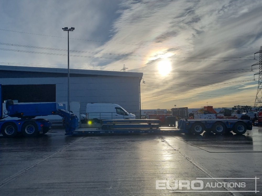 Faymonville Tri-Axle - عربة مسطحة منخفضة نصف مقطورة: صور 2 Faymonville Tri-Axle - عربة مسطحة منخفضة نصف مقطورة: صور 2