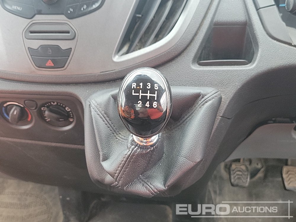 الشاحنات الصغيرة المسطحة Ford Transit 350: صور 37