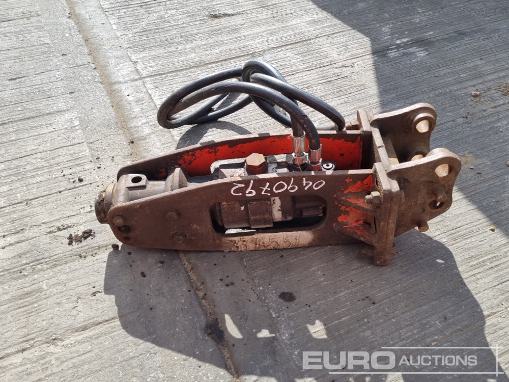 Hydraulic Breaker 30mm Pin to suit Mini Excavator - مطرقة هيدروليكية: صور 2 Hydraulic Breaker 30mm Pin to suit Mini Excavator - مطرقة هيدروليكية: صور 2
