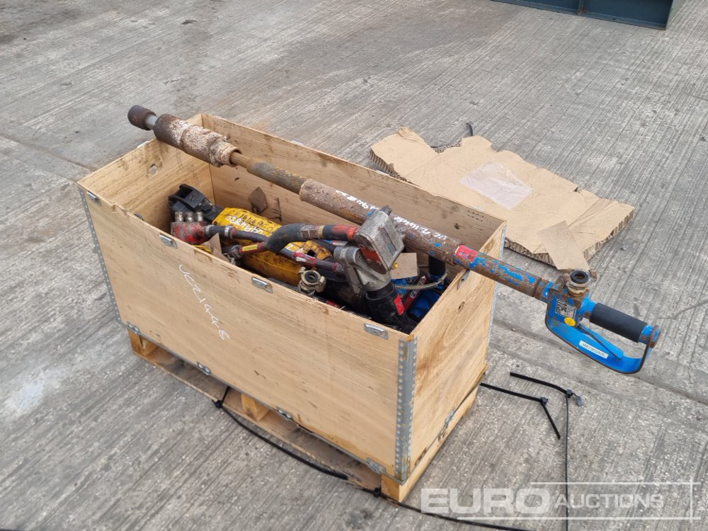 Hydraulic Handheld Breaker (7 of), Pneumatic Scabbler (4 of), Pneumatic Pole Scabbler - آلة أسفلت: صور 1 Hydraulic Handheld Breaker (7 of), Pneumatic Scabbler (4 of), Pneumatic Pole Scabbler - آلة أسفلت: صور 1