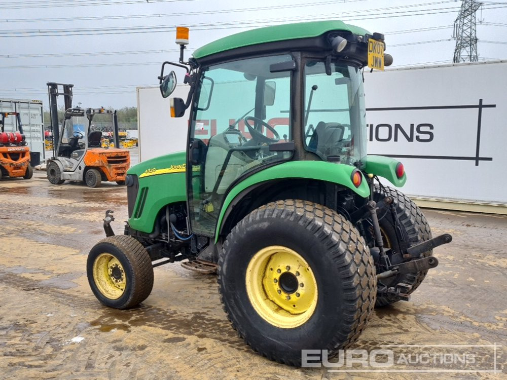 John Deere 4320 - جرار صغير: صور 3 John Deere 4320 - جرار صغير: صور 3