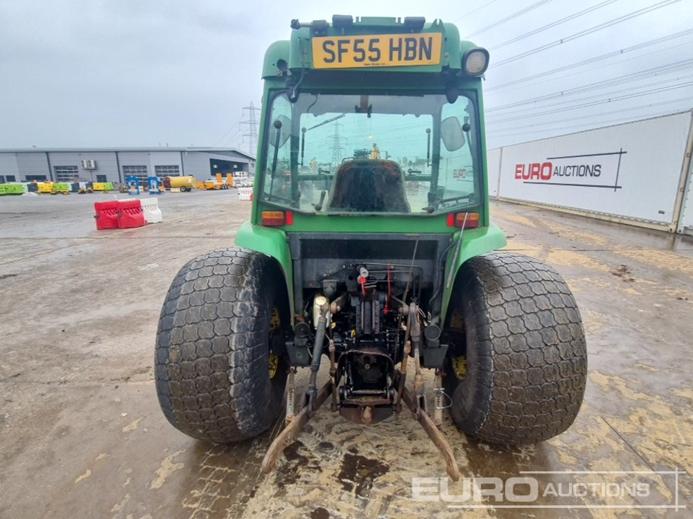 John Deere 4520 - جرار صغير: صور 4 John Deere 4520 - جرار صغير: صور 4
