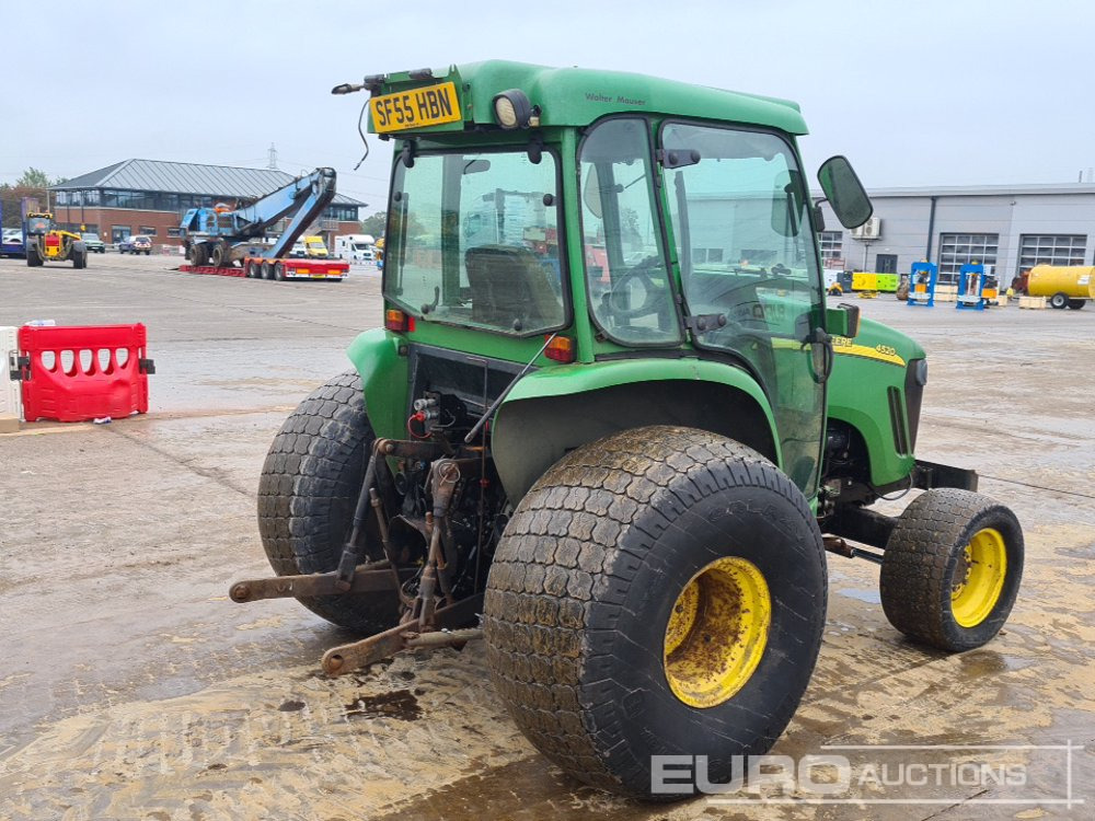 John Deere 4520 - جرار صغير: صور 5 John Deere 4520 - جرار صغير: صور 5