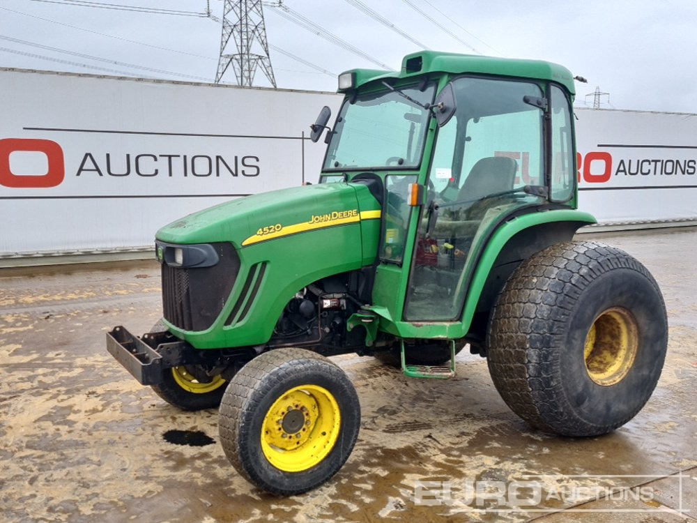 John Deere 4520 - جرار صغير: صور 1 John Deere 4520 - جرار صغير: صور 1