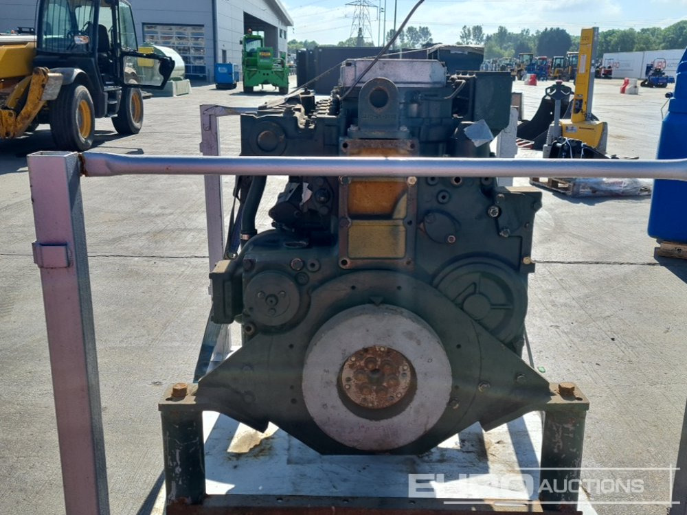 المحرك Komatsu 6 Cylinder Engine: صور 8