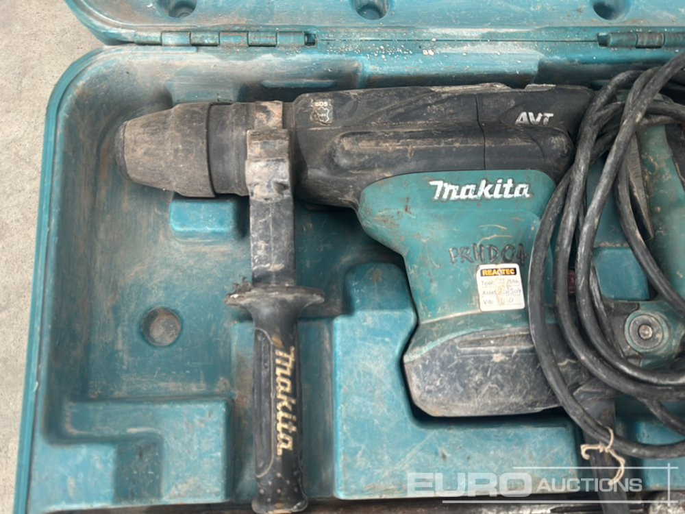 Makita 110 Volt Hammer Drill - معدات الورش: صور 4 Makita 110 Volt Hammer Drill - معدات الورش: صور 4