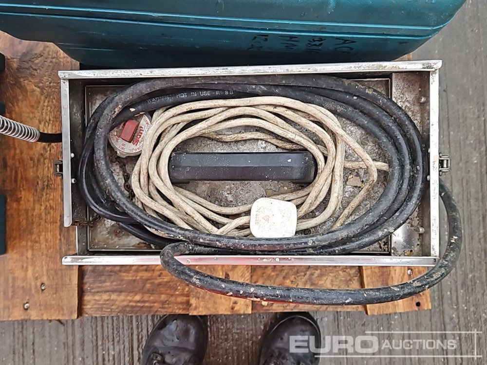 معدات البناء Makita 110Volt Hammer Drill (2 of), 240Volt Wallpaper Stripper, 110Volt Wood Router, Hilti 110Volt Construction Screwdriver: صور 8