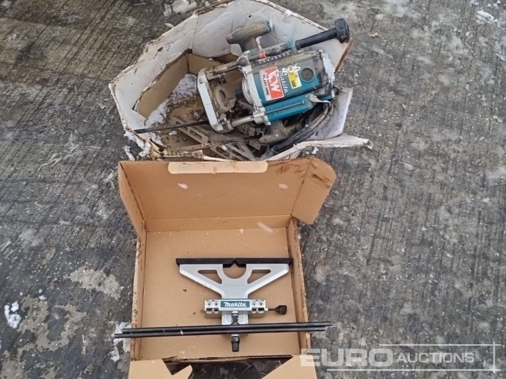 معدات البناء Makita 6906 110Volt Impact Wrench, 8406 110Volt Drill, RP1801 110Volt Router, 9046 110Volt Sander, SP6000 110Volt Circular Saw, PC1100 110Volt Concrete Planer, 6802BV 110Volt Drill, DHP458 Battery Com: صور 38