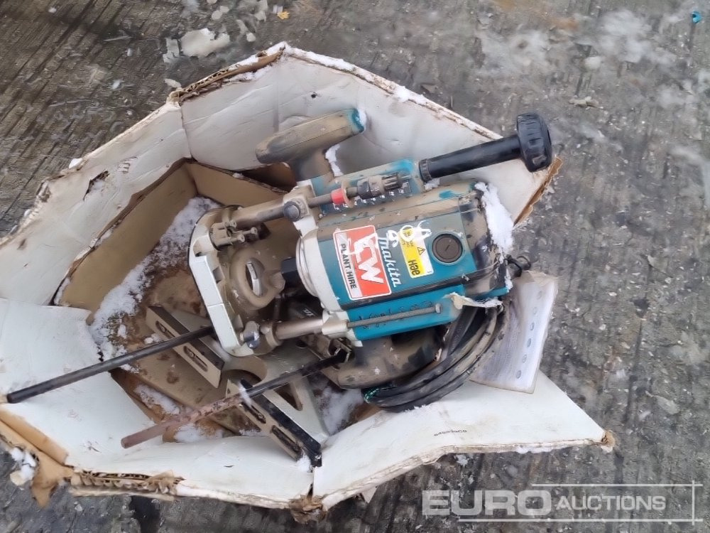 معدات البناء Makita 6906 110Volt Impact Wrench, 8406 110Volt Drill, RP1801 110Volt Router, 9046 110Volt Sander, SP6000 110Volt Circular Saw, PC1100 110Volt Concrete Planer, 6802BV 110Volt Drill, DHP458 Battery Com: صور 39